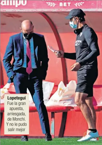  ??  ?? Monchi, en la Ciudad Deportiva con su gran apuesta, Lopetegui.