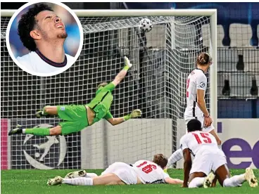  ?? GETTY IMAGES ?? Behind you: England are floored as Croatia score, then Jones (inset) is sent off