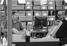  ?? WILFREDO LEE/ASSOCIATED PRESS ?? Employees run ballots through a machine before resuming a recount at the Palm Beach County Supervisor of Elections Office in West Palm Beach on Thursday.