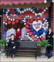  ?? COURTESY — ERIN LINK ?? Etc. Boutique employees pose outside the business’s door at 215Park Ave. in Amherst. The boutique shop has reopened after a temporary closure due to novel coronaviru­s.