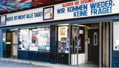  ?? Foto: dpa ?? Die Branche leidet unter der Pandemie und hofft zugleich auf bessere Tage: geschlos‰ senes Kino in Kiel.
