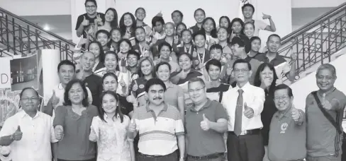  ?? PHOTO FROM CITY PIO ?? THUMBS UP. Bacolodnon athletes, who won in the Palarong Pambansa 2017, pose with Mayor Evelio Leonardia (first row, 4th from left) with (from left) Councilor Bartolome Orola, Department of Education Bacolod Schools Division superinten­dent Cynthia...