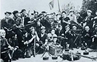  ??  ?? UN ENEMIGO COMÚN. En esta foto tomada en 1944, vemos a un grupo de guerriller­os de nuestro país que formaron parte de las fuerzas francesas del interior.