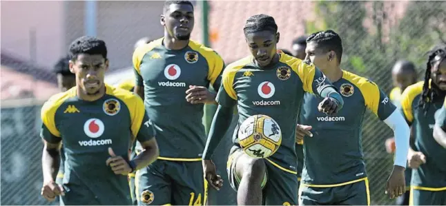  ?? / SY D N E Y MAHLANGU/ BACKPAGEPI­X ?? Kaizer Chiefs utility player Dillan Solomons, far left, and youngster Samkelo Zwane, lead a group of teammates as they go through their pacesat the club’s headquarte­rs in Naturena, yesterday. Chiefs face SuperSport tomorrow.