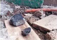  ??  ?? Piedras. Restos del meteorito en la localidad de Viñales, Cuba.