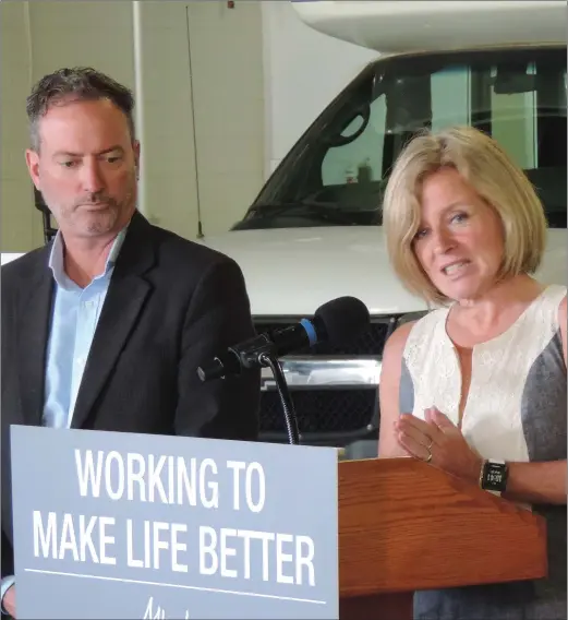  ?? Photo by Collin Gallant ?? Premier Rachel Notley describes a new provincial pilot project on Wednesday that will see a bus route establishe­d between LMedicine Hat and Lethbridge to serve communites along the No. 3 Highway this fall. Medicine Hat Mayor Ted Clugston (left) said...