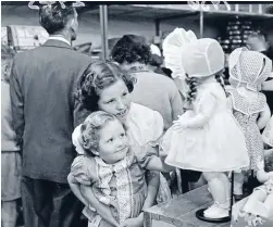  ?? Photo: ALEXANDER TURNBULL LIBRARY EP/1956/2943A-F ?? Gift hunting: What’s Santa going to bring this year?