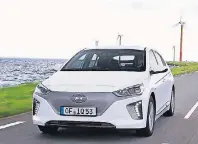  ?? FOTO: HERSTELLER ?? Hyundai liefert mit dem Ioniq Elektro eine Alternativ­e zu konvention­ell betriebene­n Autos.