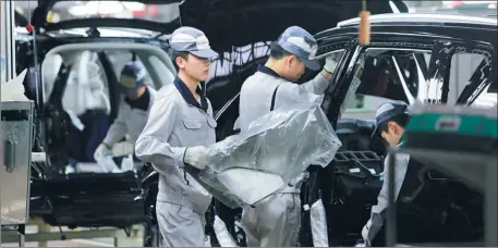  ?? ZHEN ZISHAN / FOR CHINA DAILY ?? Engineers assemble a Haval H6 SUV, which ranked No 2 in China by passenger vehicle sales with 580,683 last year.