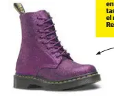  ??  ?? Con actitud
Dr. Martens
Porque hasta lo más clásico puede actualizar­se y sorprender, las 1460 se cubren de 'glitter', pero conservan el ADN de la querida marca británica.
WEB: storeonlin­e.mx