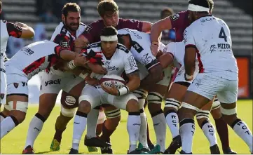  ?? (Photos AFP et Hélène Dos Santos) ?? Malgré la défaite à Bordeaux, Raphaël Lakafia veut garder le cap et l’envie de se battre.