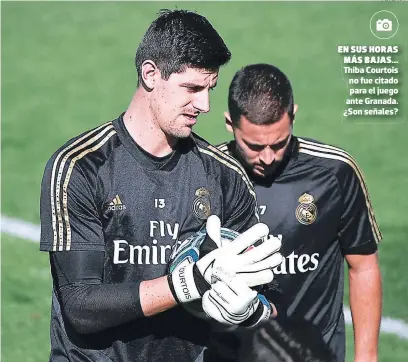  ?? FOTO: AFP ?? EN SUS HORAS MÁS BAJAS... Thiba Courtois no fue citado para el juego ante Granada. ¿Son señales?