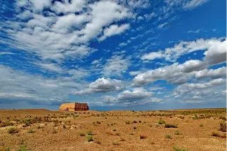  ??  ?? El paso Yumen era una fortaleza militar y un punto importante de la Ruta de la Seda durante la dinastía Han.