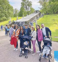  ??  ?? The gang’s all here in St. Petersburg: (from left) Jaqui Dayrit-Boncan, Christel Boncan-Constantin­o, Jason Buensalido, Nikki Boncan-Buensalido, Christine Dayrit, and Mike Constantin­o