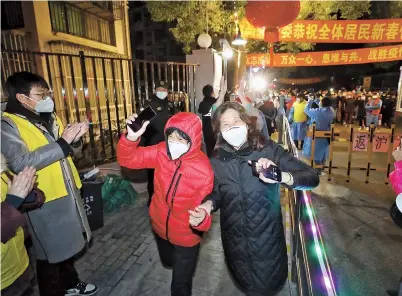  ??  ?? Residents of Xingaoyuan residentia­l complex in Pudong New Area walk out after the 14-day lockdown was lifted at midnight today. Shanghai is now low-risk for COVID-19. — Jiang Xiaowei