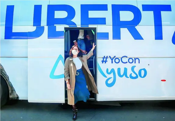  ?? EUROPA PRESS ?? La presidenta de la Comunidad de Madrid y candidata a la reelección, Isabel Díaz Ayuso, durante la presentaci­ón ayer de los autobuses de campaña electoral del PP