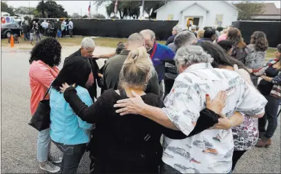  ?? Eric Gay ?? The Associated Press A group prays Sunday as it waits to enter the First Baptist Church in Sutherland Springs, Texas, to view a memorial.