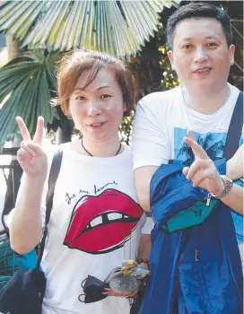  ??  ?? TROPICAL TRIP: Qiang Qiang, Cui Yi, Cui Zhao, Gu Xiu Lian and Qiang Xi Min enjoy a visit to Cairns Botanic Gardens.