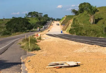  ?? FOTO JULIO C. HERRERA ?? Para intervenir todo el trayecto se realizan 5 licitacion­es, tres de las cuales correspond­en al tramo entre Puerto Salgar y San Roque (foto) y otras dos entre la vía Ocaña-Gamarra.