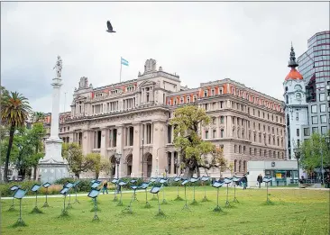  ?? JUAN OBREGON ?? TRIBUNALES. Luego de su decisión, optaron por llamarse a silencio pese a la lluvia de críticas.