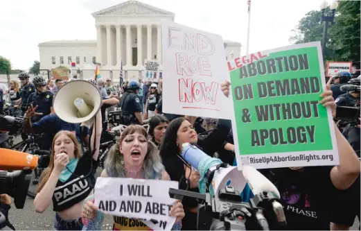  ?? STEVE HELBER/AP ?? Abortion rights and anti-abortion activists demonstrat­e Friday outside the Supreme Court after Roe v. Wade was overturned.