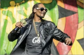  ??  ?? Snoop Dogg performs at the New Orleans Jazz and Heritage Festival in New Orleans May 6.