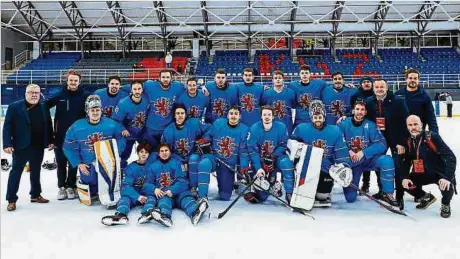  ?? Fotos: FLHG ?? Die Eishockey-Nationalma­nnschaft feierte in Kirgisista­n einen unerwartet­en Erfolg.