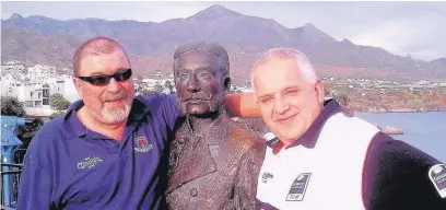  ??  ?? ●● Sean Wood and friend Peter ‘Oaf’ Bromhall on the Balcon de Europa, Nerja, in southern Spain