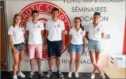  ??  ?? Une partie de l’équipe de Nautic Sport, réunie ici dans ses bureaux de La Trinitésur-Mer, accueille le public de Pâques à la Toussaint, 7 jours sur 7.