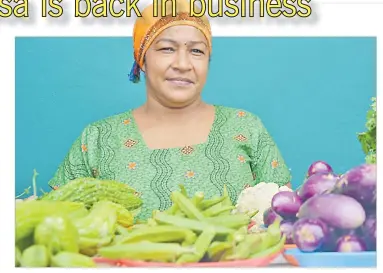  ?? Picture: ATASA MOCEITUBA ?? Luisa Wati with her produce at her stall.