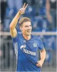  ?? FOTO: AP ?? Leon Goretzka feiert seinen Treffer zum 1:0 für Schalke.