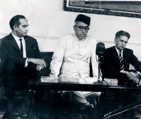  ?? ?? MAY 24, 1964: Sheikh Abdullah during his visit to Pakistan to find a solution to the Kashmir question, flanked by Habibullah Khan (on his left), Pakistan Minister for Kashmir Affairs, and Z.A. Bhutto, Pakistan Foreign Minister, at a press conference in Rawalpindi. When a long view of the history of Kashmir is considered, the reign of Sheikh Abdullah and the abrogation of Article 370 will be seen as some of the significan­t events that shaped the politics of the region.