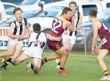  ??  ?? Above right - Drouin’s Eddie Morris keeps his arms free as Mitchell Dowse tries to lay the tackle.