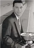  ?? DAILY NEWS PHOTO ?? A very young Derek Jeter holds award after being named Minor League Player of the Year.