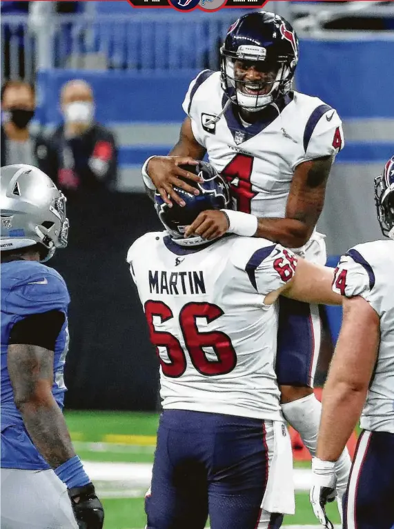  ?? Brett Coomer / Staff photograph­er ?? Texans quarterbac­k DeshaunWat­son finished 17 of 25 for 318 yards and four touchdowns. Watson has thrown 15 TDs and no intercepti­ons in the past six weeks.