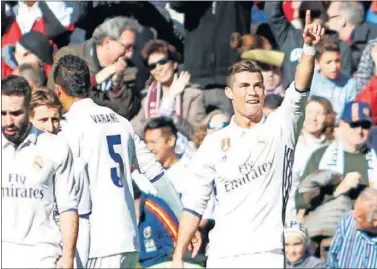  ??  ?? TORAZO EN RODEO AJENO. La mitad de los goles que Cristiano marcó al Sevilla fueron en el Pizjuán.