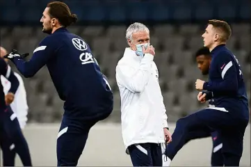  ??  ?? Didier Deschamps va faire tourner son équipe, cet après-midi, face au Kazakhstan, que les Bleus affrontent pour la première fois.