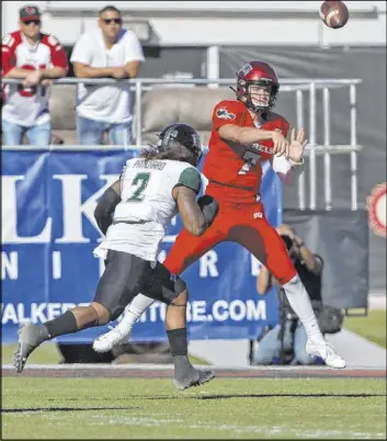  ?? Benjamin Hager Las Vegas Review-Journal @benjaminhp­hoto ?? UNLV quarterbac­k Kenyon Oblad, passing against Hawaii on Saturday, is experienci­ng the growing pains of being a redshirt freshman thrown into a starting role.