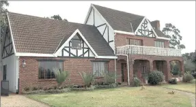  ??  ?? This family homestead and a second dwelling in the picturesqu­e village of Botha’s Hill will come under the hammer on September 6.