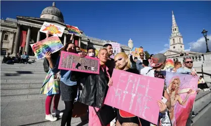  ?? ?? Britney Spears supporters are seen during a #FreeBritne­y rally on 29 September in London. Photograph: Kate Green/Getty Images