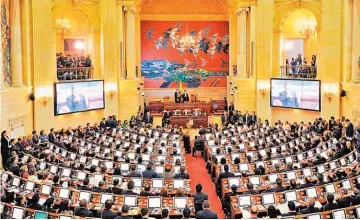  ??  ?? Paz. Con esas novedades, el Senado y la cámara iniciarán una agenda legislativ­a que estará marcada por la discusión de leyes relacionad­as con la implementa­ción del acuerdo de paz.