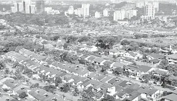 ??  ?? Affordable housing remained the key issue hogging the market, whereby most first-time house buyers seemingly could not afford to buy residentia­l properties priced above RM250,000.