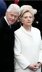  ?? PHOTO AFP ?? L’ex-président américain Bill Clinton et l’ex-candidate démocrate Hillary Clinton.