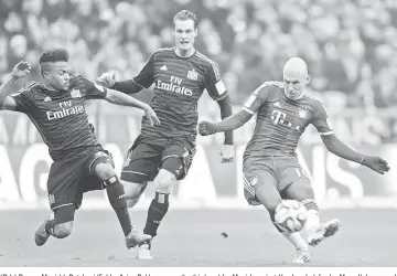  ??  ?? (R-L) Bayern Munich’s Dutch midfielder Arjen Robben scores the third goal for Munich against Hamburg’s defender Marcell Jansen and Hamburg’s defender Ronny Marcos during the German first division Bundesliga football match FC Bayern Munich vs Hamburger...