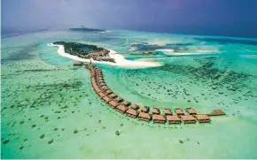  ??  ?? IL LUOGO Alle Maldive, isola di Ookolhufin­olhu, sorge il resort 5 stelle lusso Cocoon realizzato da Lago insieme al manager di viaggi Alessandro Azzola.