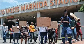  ?? ?? WARD 78 residents protested against the re-appointmen­t of their ward councillor and demanded the IEC call for a special re-election process to take place in their ward. | TUMI PAKKIES/AFRICAN news Agency (ANA)