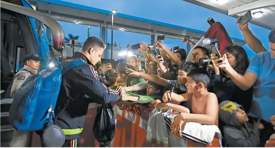  ??  ?? Javier Hernández, a la llegada de la selección mexicana a Costa Rica