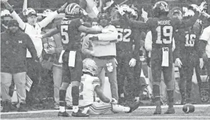  ?? ADAM CAIRNS/COLUMBUS DISPATCH ?? Michigan defensive backs DJ Turner (5) and Rod Moore celebrate an incomplete pass to Ohio State wide receiver Chris Olave.