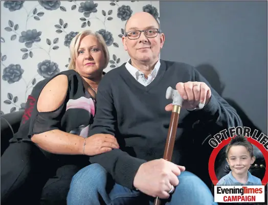  ??  ?? David Smith, with his wife Gwen, has given his backing to the Evening Times’ campaign for an opt-out transplant system as he wait for a heart donor