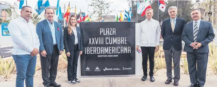  ?? ?? Ayer fue inaugurada la Plaza XXVIII Cumbre Iberoameri­cana en el sector Bella Vista de la capital. Desde mañana sesionará en esta ciudad la reunión de Jefes de Estado y de Gobierno.